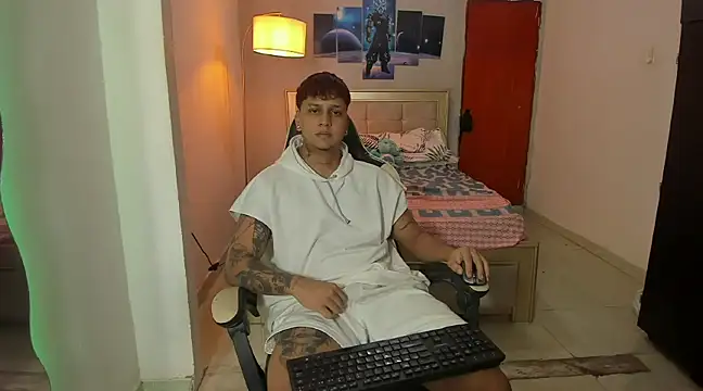 Snapshot of Jake_simons chatting on December 29, 2024, 2:27 am Jake simons online show from December 29, 2024, 2:27 am