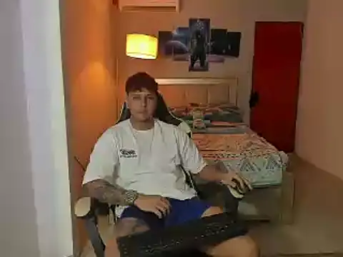 Snapshot of Jake_simons chatting on December 24, 2024, 1:38 am Jake simons online show from December 24, 2024, 1:38 am