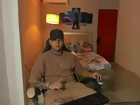 Snapshot of Jake_simons chatting on December 23, 2024, 4:22 am Jake simons online show from December 23, 2024, 4:22 am