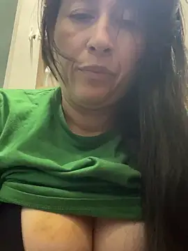 Snapshot of andreaisis2 chatting on April 16, 2026, 10:56 pm andreaisis2 online show from April 16, 2026, 10:56 pm