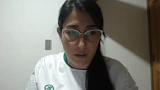 Snapshot of andreaisis2 chatting on April 15, 2026, 11:16 pm andreaisis2 online show from April 15, 2026, 11:16 pm