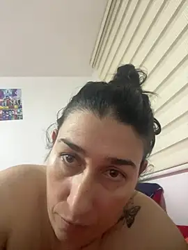 Snapshot of andreaisis2 chatting on May 18, 2026, 6:51 am andreaisis2 online show from May 18, 2026, 6:51 am