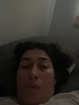 Snapshot of andreaisis2 chatting on April 4, 2026, 6:58 pm andreaisis2 online show from April 4, 2026, 6:58 pm