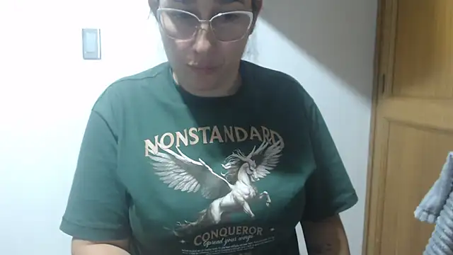 Snapshot of andreaisis2 chatting on April 18, 2026, 12:13 am andreaisis2 online show from April 18, 2026, 12:13 am