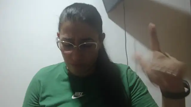 Snapshot of andreaisis2 chatting on May 14, 2026, 10:29 pm andreaisis2 online show from May 14, 2026, 10:29 pm