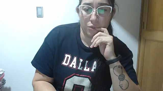 Snapshot of andreaisis2 chatting on April 1, 2026, 11:45 pm andreaisis2 online show from April 1, 2026, 11:45 pm