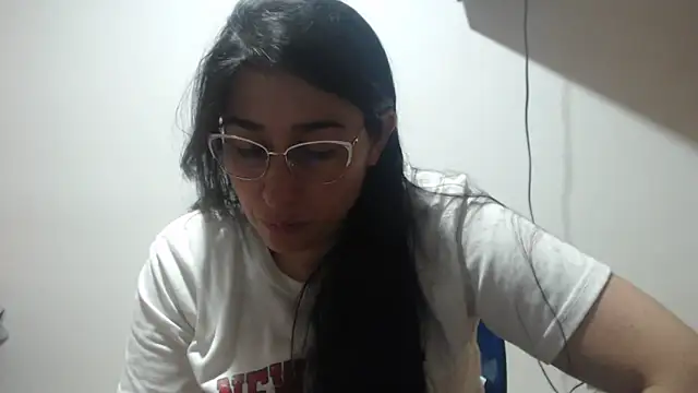 Snapshot of andreaisis2 chatting on May 19, 2026, 1:32 am andreaisis2 online show from May 19, 2026, 1:32 am