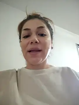 Snapshot of Ella_sweety chatting on November 3, 2025, 7:35 am Ella sweety online show from November 3, 2025, 7:35 am