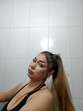 Snapshot of Ella_sweety chatting on October 30, 2025, 8:39 pm Ella sweety online show from October 30, 2025, 8:39 pm