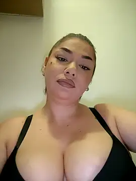 Snapshot of Ella_sweety chatting on July 18, 2026, 7:11 pm Ella sweety online show from July 18, 2026, 7:11 pm