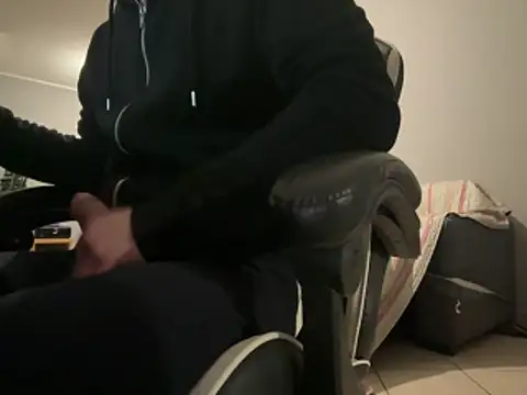 Snapshot of simoninside25 chatting on December 15, 2025, 8:25 pm simoninside25 online show from December 15, 2025, 8:25 pm