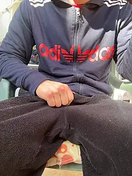 Snapshot of simoninside25 chatting on November 30, 2025, 11:55 am simoninside25 online show from November 30, 2025, 11:55 am