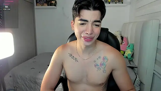 Snapshot of santy7v7 chatting on November 23, 2025, 1:32 pm santy7v7 online show from November 23, 2025, 1:32 pm