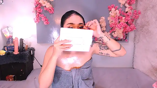 Snapshot of Oriental_Tiara chatting on October 18, 2025, 10:39 am Oriental Tiara online show from October 18, 2025, 10:39 am