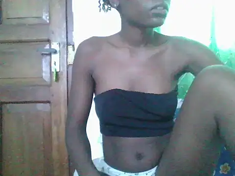 Snapshot of sweetchic_ chatting on October 28, 2025, 10:03 am sweetchic online show from October 28, 2025, 10:03 am