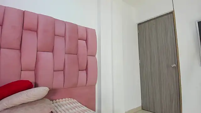 Lia sarahi online show from December 20, 2025, 12:19 pm