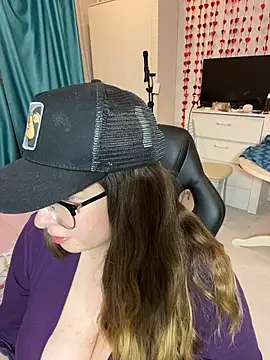 DienkaGreen online show from February 8, 2026, 9:56 pm