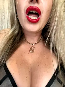 Snapshot of Kittenforyou chatting on October 8, 2025, 11:34 am Kittenforyou online show from October 8, 2025, 11:34 am