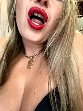 Snapshot of Kittenforyou chatting on October 17, 2025, 11:23 am Kittenforyou online show from October 17, 2025, 11:23 am