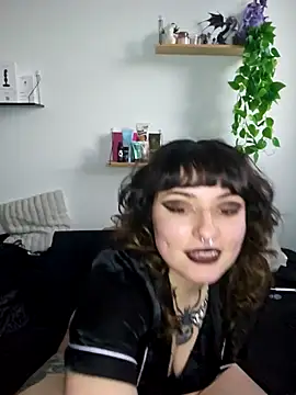 Snapshot of Moxxxie chatting on October 17, 2025, 4:53 pm Moxxxie online show from October 17, 2025, 4:53 pm