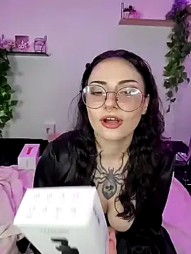 Moxxxie online show from December 5, 2024, 5:12 pm