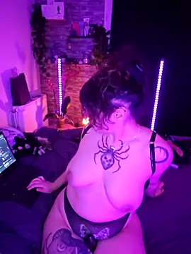 Snapshot of Moxxxie chatting on November 11, 2025, 7:30 pm Moxxxie online show from November 11, 2025, 7:30 pm