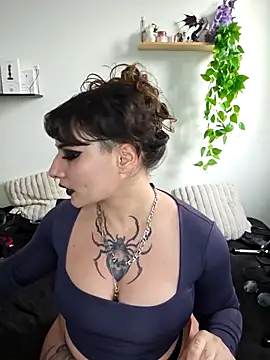 Snapshot of Moxxxie chatting on October 18, 2025, 3:03 pm Moxxxie online show from October 18, 2025, 3:03 pm