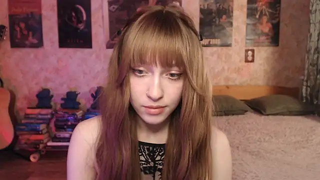 Snapshot of Friendly_Ellie chatting on April 5, 2026, 11:22 pm Friendly Ellie online show from April 5, 2026, 11:22 pm