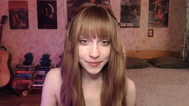 Snapshot of Friendly_Ellie chatting on April 12, 2026, 12:25 am Friendly Ellie online show from April 12, 2026, 12:25 am