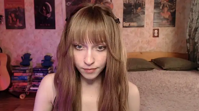 Snapshot of Friendly_Ellie chatting on May 15, 2026, 12:25 pm Friendly Ellie online show from May 15, 2026, 12:25 pm