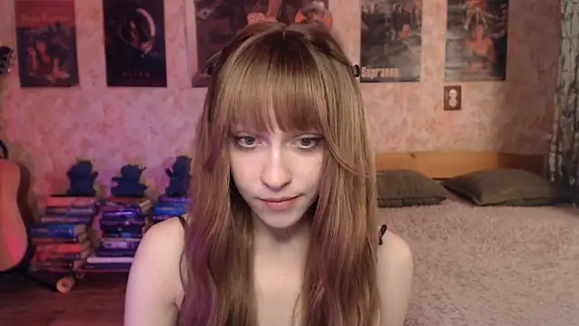 Snapshot of Friendly_Ellie chatting on April 5, 2026, 12:28 am Friendly Ellie online show from April 5, 2026, 12:28 am