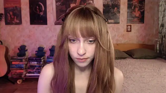 Snapshot of Friendly_Ellie chatting on April 25, 2026, 1:30 am Friendly Ellie online show from April 25, 2026, 1:30 am