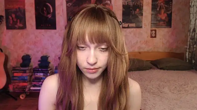 Snapshot of Friendly_Ellie chatting on April 14, 2026, 11:21 pm Friendly Ellie online show from April 14, 2026, 11:21 pm