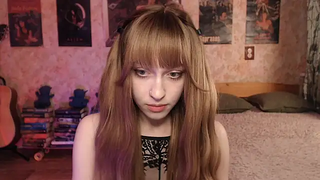 Snapshot of Friendly_Ellie chatting on May 1, 2026, 12:15 am Friendly Ellie online show from May 1, 2026, 12:15 am