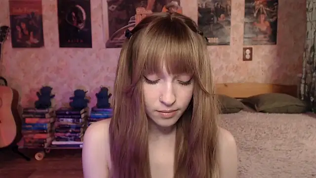 Snapshot of Friendly_Ellie chatting on April 19, 2026, 12:28 pm Friendly Ellie online show from April 19, 2026, 12:28 pm
