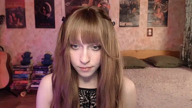 Snapshot of Friendly_Ellie chatting on April 22, 2026, 1:18 pm Friendly Ellie online show from April 22, 2026, 1:18 pm