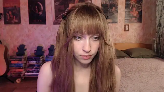 Snapshot of Friendly_Ellie chatting on April 24, 2026, 12:18 pm Friendly Ellie online show from April 24, 2026, 12:18 pm