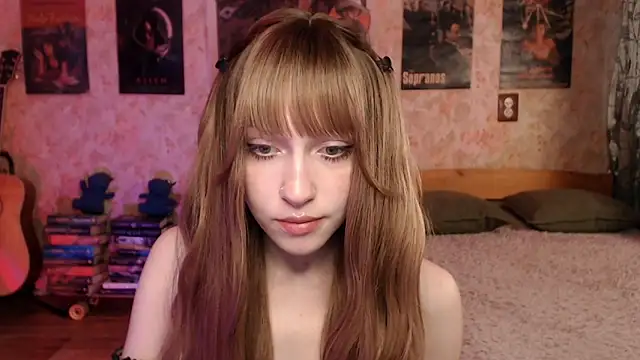 Snapshot of Friendly_Ellie chatting on May 20, 2026, 12:18 am Friendly Ellie online show from May 20, 2026, 12:18 am