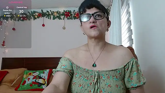 Snapshot of ISABEEL_SOFIA01 chatting on November 27, 2025, 6:08 pm ISABEEL SOFIA01 online show from November 27, 2025, 6:08 pm