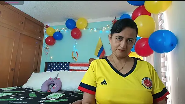 Snapshot of ISABEEL_SOFIA01 chatting on June 17, 2026, 9:03 pm ISABEEL SOFIA01 online show from June 17, 2026, 9:03 pm