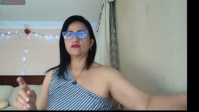 ISABEEL SOFIA01 online show from April 15, 2026, 11:16 am