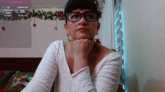 Snapshot of ISABEEL_SOFIA01 chatting on November 22, 2025, 12:04 pm ISABEEL SOFIA01 online show from November 22, 2025, 12:04 pm