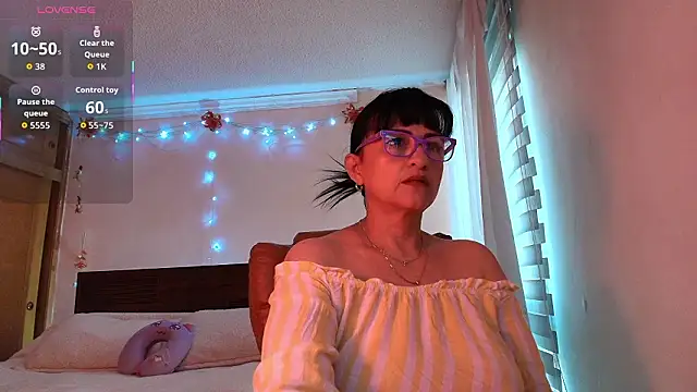 ISABEEL SOFIA01 online show from February 27, 2026, 2:39 pm