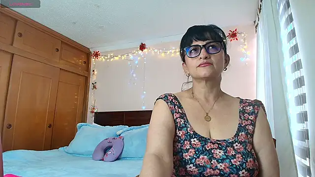 Snapshot of ISABEEL_SOFIA01 chatting on May 26, 2026, 9:24 pm ISABEEL SOFIA01 online show from May 26, 2026, 9:24 pm