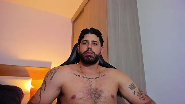 Snapshot of Justyn_Torres chatting on March 5, 2025, 6:23 pm Justyn Torres online show from March 5, 2025, 6:23 pm