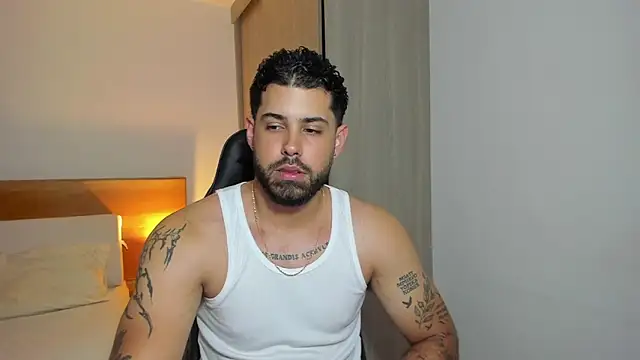 Snapshot of Justyn_Torres chatting on January 4, 2025, 10:02 pm Justyn Torres online show from January 4, 2025, 10:02 pm