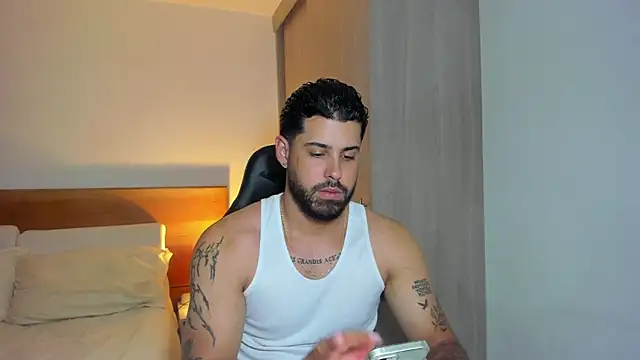 Snapshot of Justyn_Torres chatting on January 8, 2025, 1:42 am Justyn Torres online show from January 8, 2025, 1:42 am