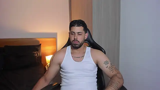 Snapshot of Justyn_Torres chatting on December 10, 2024, 7:11 pm Justyn Torres online show from December 10, 2024, 7:11 pm