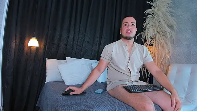 CelinayHanck online show from March 13, 2026, 1:38 pm