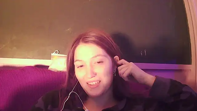 Snapshot of Angelk43 chatting on December 14, 2025, 3:57 am Angelk43 online show from December 14, 2025, 3:57 am